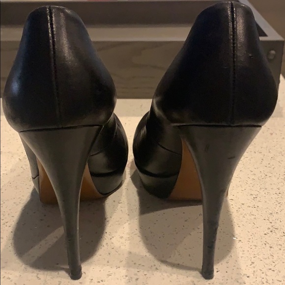 Black Leather Gucci Pumps - Picture 4 of 6